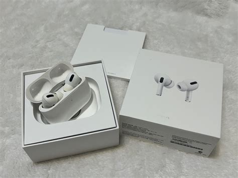 Airpods Pro 耳機 含原廠紙盒、耳塞及充電線 耳機及錄音音訊設備 耳機在旋轉拍賣