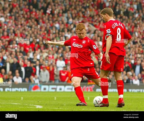 Liverpool's John Arne Riise scores from a free kick Stock Photo - Alamy