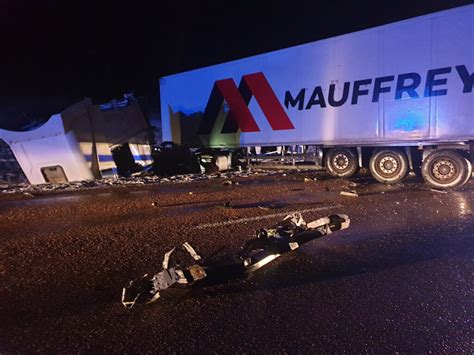 Collision Mortelle Entre Un Poids Lourd Et Une Voiture à Vaux Sous Aubigny