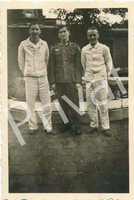 FOTO WK II Soldaten Uniform Oktober 1940 München Lazarett A1 22 EUR 34