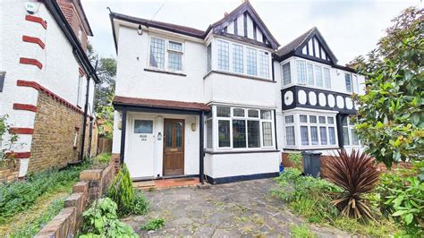 Harvard Road Isleworth TW7 4PA 2 Bed Maisonette 1 795 Pcm 414 Pw