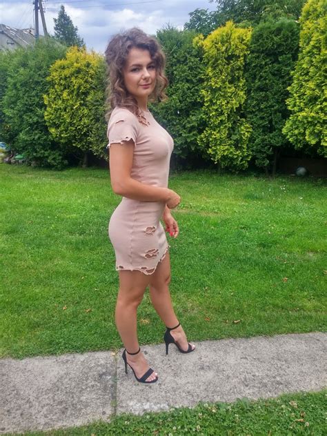 Żaneta Sukienka w odcieniu nude