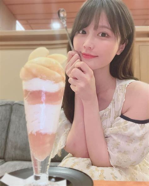 椿ゆかさんのインスタグラム写真 椿ゆかinstagram「高山グリーンホテルさんで桃パフェをいただきました！ ペアリングでお酒も