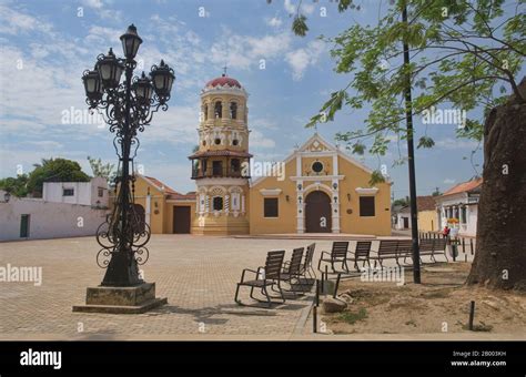 Iglesia De Santa Bárbara En La Colonial Santa Cruz De Mompox Bolívar