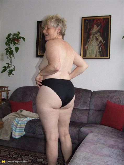 Naughty Older Lady Showing Off Her Naked Body Maturenlpics