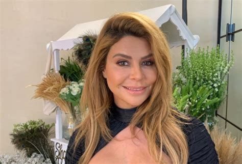 Olcay Gulsen Deelt Pikante Thuiswerkfoto In Lingerie NL