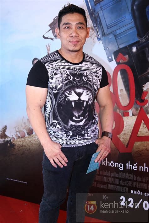 Hot girl M U xinh đẹp thuần khiết dự họp báo Bộ Ba Rắc Rối