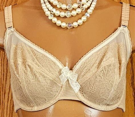 Wacoal Retro Chic Nude Chantilly Lace Molded Gem