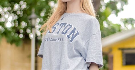 Close-Up Shot of a Woman in Gray Shirt and Denim Shorts · Free Stock Photo