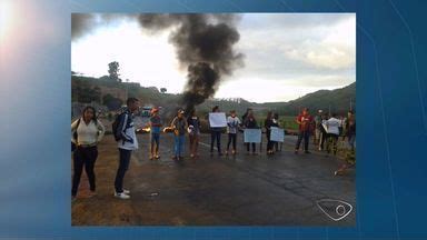 Bom Dia ES Moradores Pedem Redutores De Velocidade E Fecham BR 101