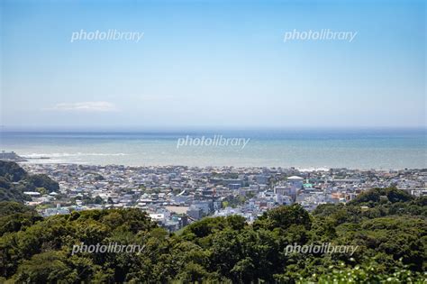 海と山に囲まれた鎌倉の街 写真素材 6977579 フォトライブラリー Photolibrary