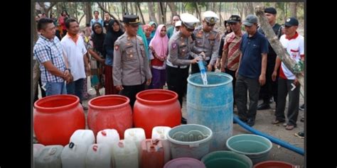 Antisipasi Kemarau Panjang Polresta Mojokerto Distribusikan Air