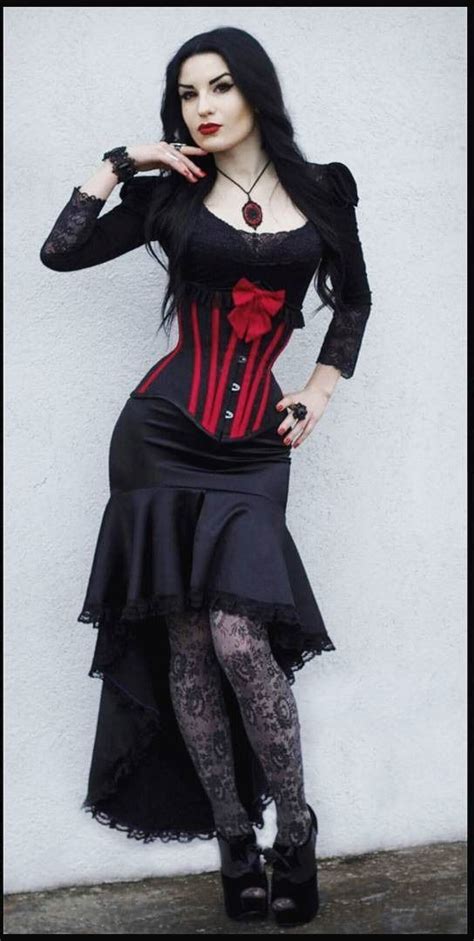 Gothic And Amazing — Model Johanna Vetis Outfit Villena Viscaria