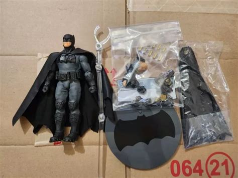 MEZCO TOYZ ONE 12 Collective DC Comics Batman Supreme Knight