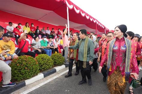 Erick Thohir Saksikan Kemeriahan Festival Cap Go Meh Di Singkawang