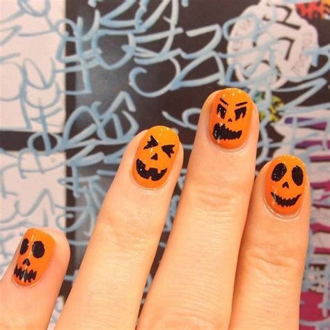 Devilishly Good Nail Art Ideas To Try This Halloween Halloween Nails