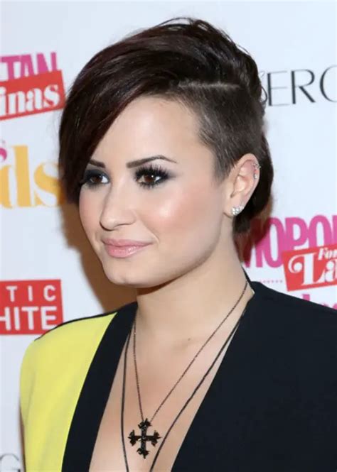 Top 32 Demi Lovato's Hairstyles & Haircut Ideas For You To Try