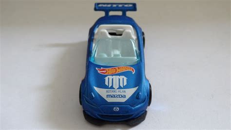 Машинка Базова Hot Wheels Mazda MX Miata Mad Mike Nightburnerz FJY Blue купити в