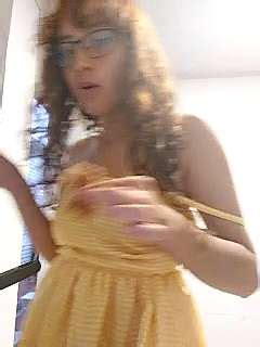 Laary Naked Stripping On Cam For Live Sex Video Chat Gyrls