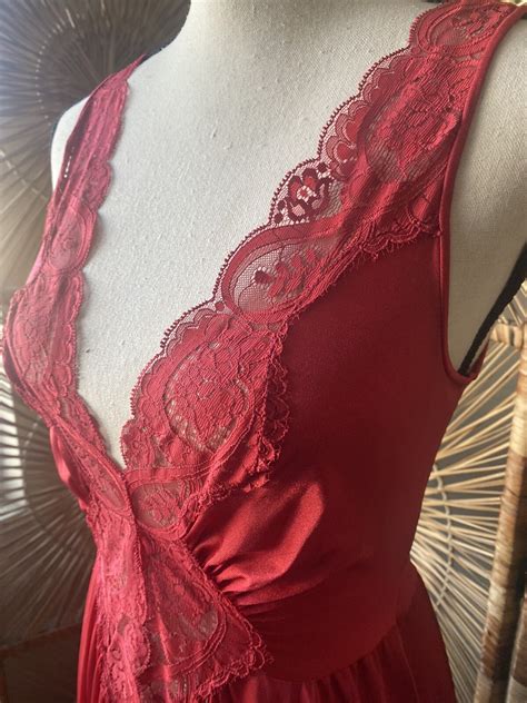 Vintage Olga Night Gown Lingerie Dress Size M Gem