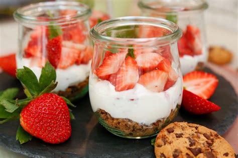 Beeren Cheesecake Dessert Im Glas Mit Keksen