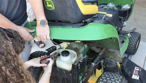 How To Remove An Old Gas Tank From A John Deere La115 Riding Lawn Mower Yardibles