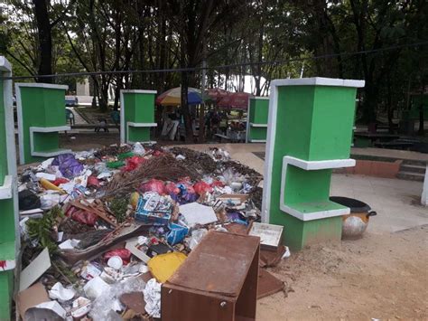 Bau Busuk Tumpukan Sampah Di Tamkot Kendari Ganggu Aktifitas Warga