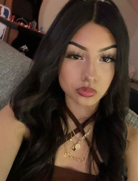 Pin By Bella On Tik Tok Gang Latina Makeup Looks Really Pretty Girl Straight