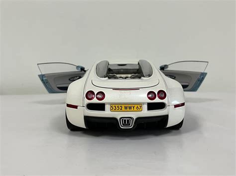 AUTOart Bugatti Veyron EB 16 4 1 18 Pearl Ice Blue Hobbies Toys