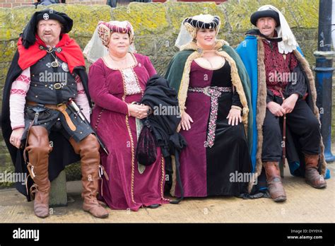 Elizabethan Women Hi Res Stock Photography And Images Alamy