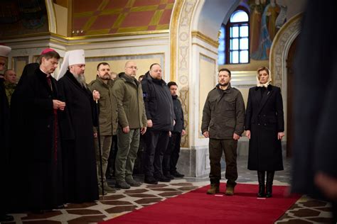 Олена та Володимир Зеленські вшанували память жертв Голодомору Todayua