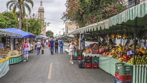 Feiras De Curitiba J Exibem O Colorido De Frutas E Hortali As Do