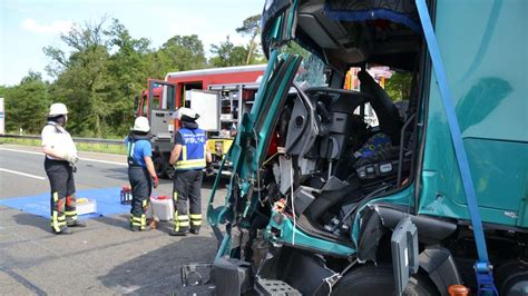 Fotos Wiesloch Rauenberg Lkw Unfall Auf Der A Eine Person In Ihrem