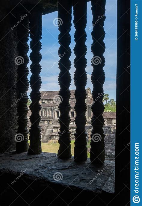 Ventanas Con Delgadas Barras De Piedra En El Complejo Del Templo De