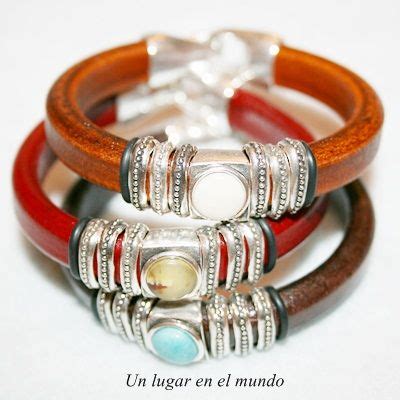 Pulsera con cuero Regaliz y piezas de Zamak bañadas en plata