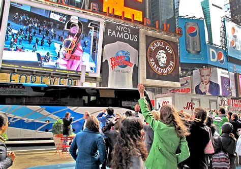 Forever 21s Digital Billboard In New Yorks Times Square Engages