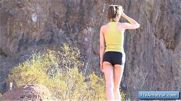 FTV Girls se masturbe pour la première fois dans la vidéo XVIDEOS