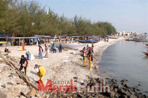 Diikuti 191 Negara Di Dunia DLH Bersihkan 1 Ton Sampah Di Pantai