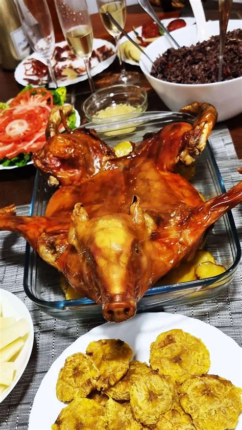 Cómo Hacer Cochinillo al Horno y Acompañarlo con Comida Cubana