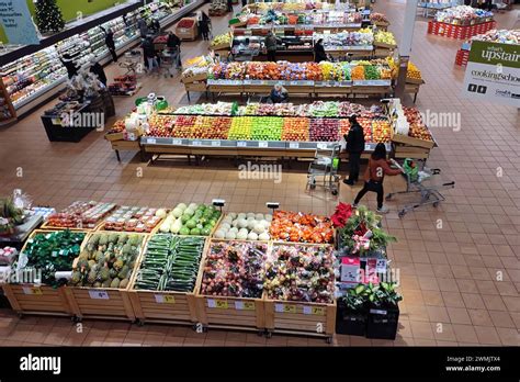 Supermarket fruit display hi-res stock photography and images - Alamy