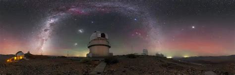 Astronaut takes gorgeous pic of Earth's airglow from space