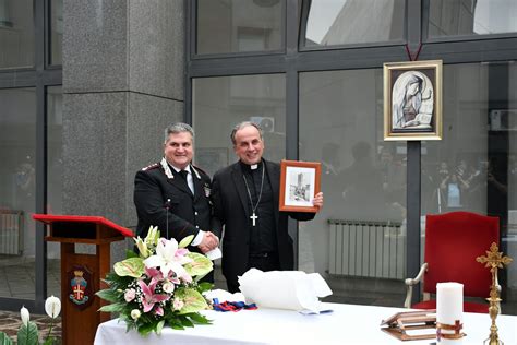 Il Vescovo Di Rieti Domenico Pompili Saluta I Carabinieri Della