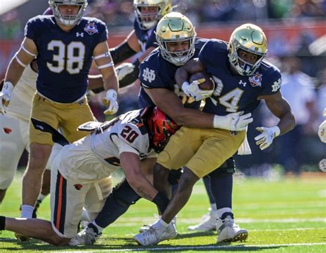 Instant Analysis Offensive Line Held Its Ground For Notre Dame In Sun