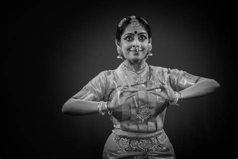 Kathak Dance Bilder Stock Fotos And Videos Adobe Stock