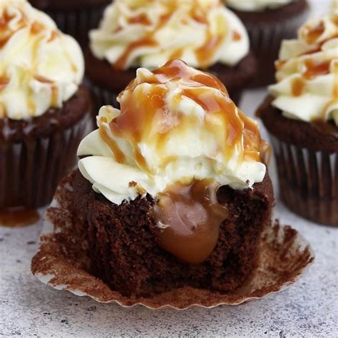 Chocolate Cupcakes With Caramel Filling Receta Muffins De Chocolate