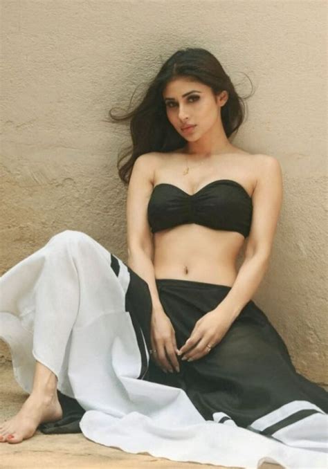 50 Breathtaking Hot Photos Of Mouni Roy Style Hyme