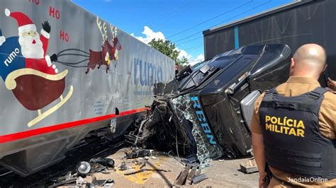 Carreta é atingida por trem em Jandaia Jandaia Online