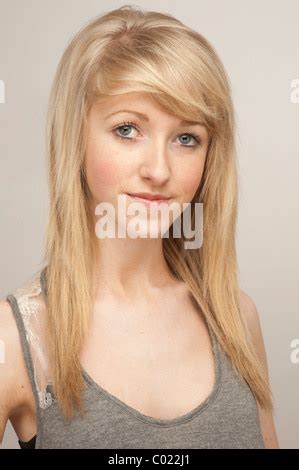 Eine schlanke blonde jährige Teenager Mädchen UK Stockfotografie Alamy