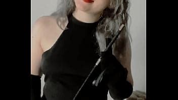 Une maîtresse excitée donne des ordres XVIDEOS