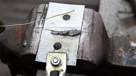 Как сваривать графитовым стержнем из батарейки